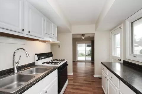 Kitchen - 1475 Rosedale Ln, Hoffman Estates, IL 60169 photo 2 of 3