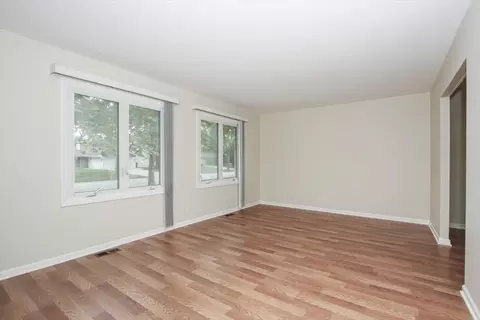 Living - 1475 Rosedale Ln, Hoffman Estates, IL 60169 photo 2 of 8