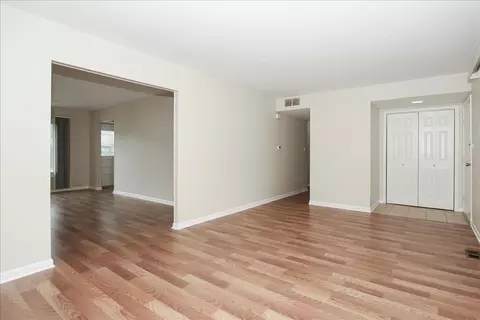 Living - 1475 Rosedale Ln, Hoffman Estates, IL 60169 photo 4 of 8