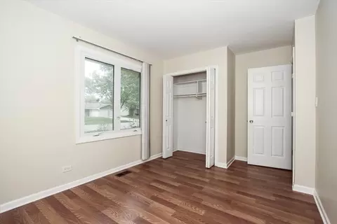 Bedroom - 1475 Rosedale Ln, Hoffman Estates, IL 60169 photo 4 of 6