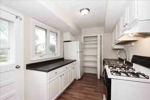 Kitchen - 1475 Rosedale Ln, Hoffman Estates, IL 60169 photo 3 of 3