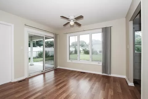 Living - 1475 Rosedale Ln, Hoffman Estates, IL 60169 photo 5 of 8