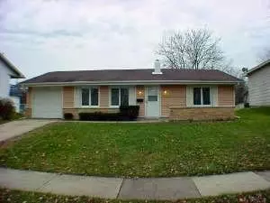 1475 Rosedale Ln, Hoffman Estates, IL 60169