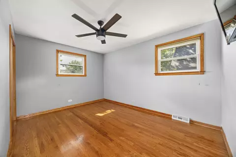 Bedroom - 712 Spring St, Roselle, IL 60172 photo 3 of 6
