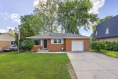 712 Spring St, Roselle, IL 60172