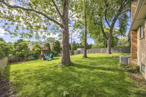 Exterior - 712 Spring St, Roselle, IL 60172 photo 7 of 7