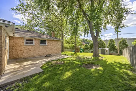 Exterior - 712 Spring St, Roselle, IL 60172 photo 4 of 7