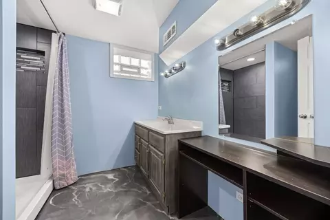 Bath - 712 Spring St, Roselle, IL 60172 photo 2 of 2