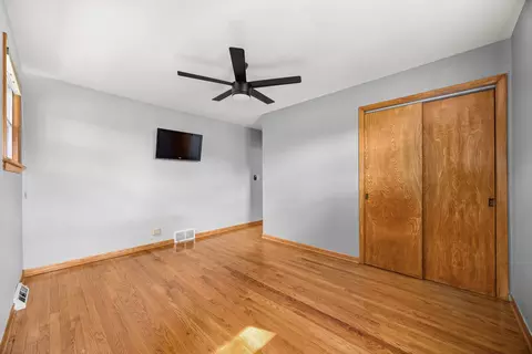 Bedroom - 712 Spring St, Roselle, IL 60172 photo 4 of 6