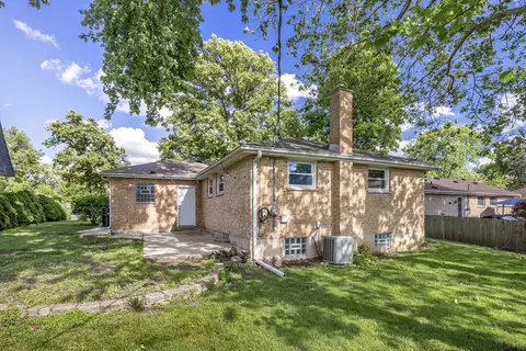 Exterior - 712 Spring St, Roselle, IL 60172 photo 6 of 7