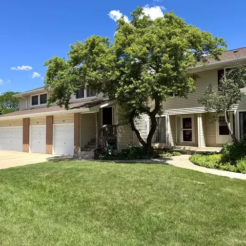 1036 N Pine Tree Cir, Buffalo Grove, IL 60089