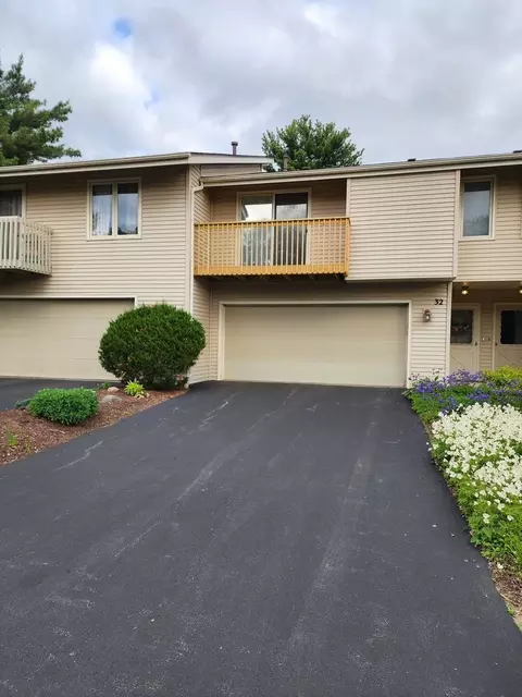 4657 High Point Dr #32, Rockford, IL 61114