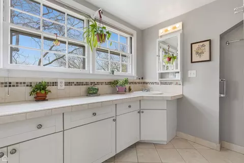 Bath - 414 Barton Ave, Evanston, IL 60202 photo 2 of 3