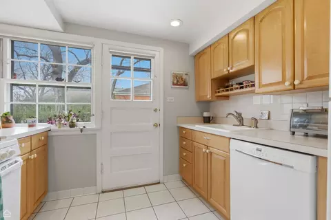 Kitchen - 414 Barton Ave, Evanston, IL 60202 photo 3 of 3