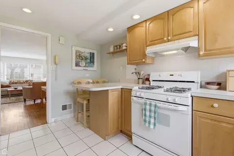 Kitchen - 414 Barton Ave, Evanston, IL 60202 photo 2 of 3