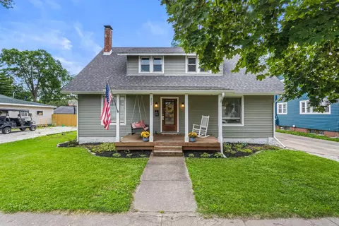 207 E Main St, Monticello, IL 61856