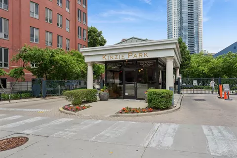 473 N Clinton St, Chicago, IL 60654