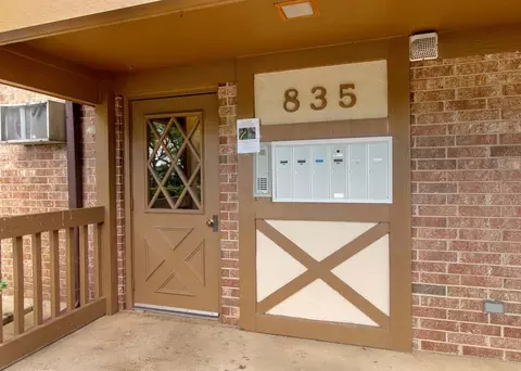 835 S Dwyer Ave #A, Arlington Heights, IL 60005