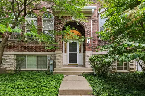 654 Astor Ln, Wheeling, IL 60090