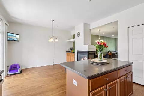 Kitchen - 654 Astor Ln, Wheeling, IL 60090 photo 4 of 4