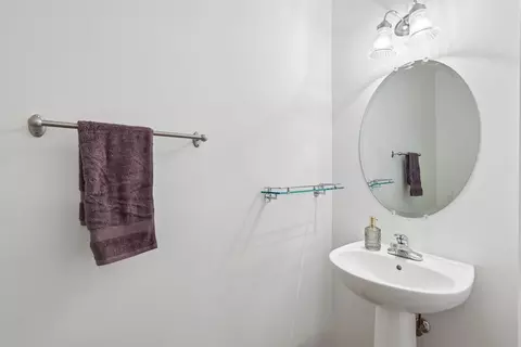 Bath - 654 Astor Ln, Wheeling, IL 60090 photo 1 of 4