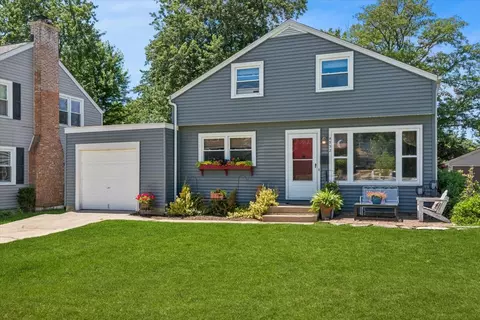 4532 Sherwood Ave, Downers Grove, IL 60515