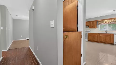 305 Centennial Ave, Normal, IL 61761 photo 2