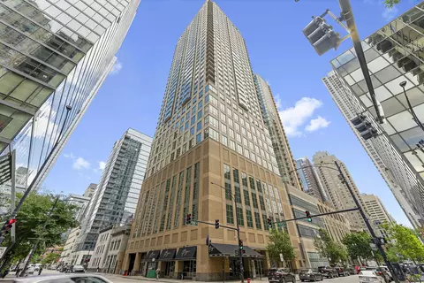 2 Erie St #3706, Chicago, IL 60611