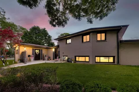 8864 E Prairie Rd, Skokie, IL 60076