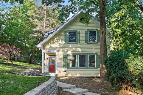217 Hillside Dr, Island Lake, IL 60042