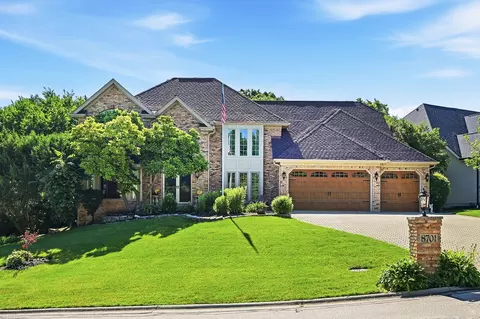 8701 Lake Ridge Dr, Darien, IL 60561