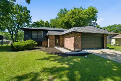 34 Berkshire Dr, Wheeling, IL 60090