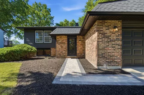 Exterior - 34 Berkshire Dr, Wheeling, IL 60090 photo 2 of 8