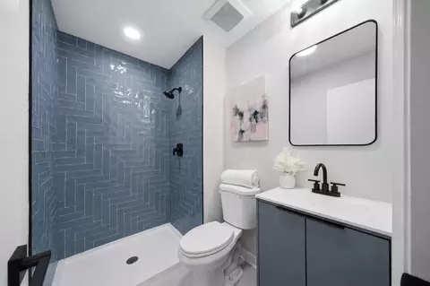 Bath - 34 Berkshire Dr, Wheeling, IL 60090 photo 3 of 4