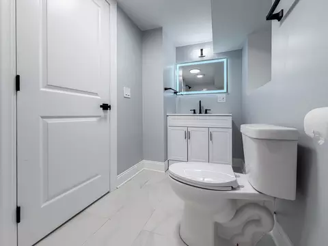 Bath - 7618 S Carpenter St, Chicago, IL 60620 photo 3 of 5