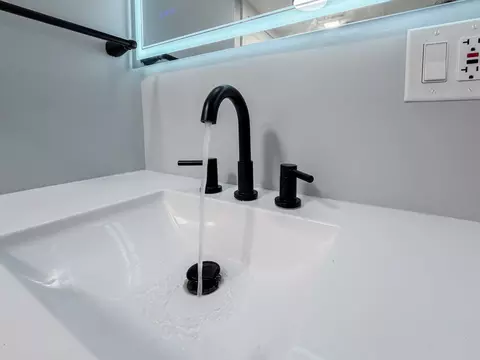 Bath - 7618 S Carpenter St, Chicago, IL 60620 photo 4 of 5