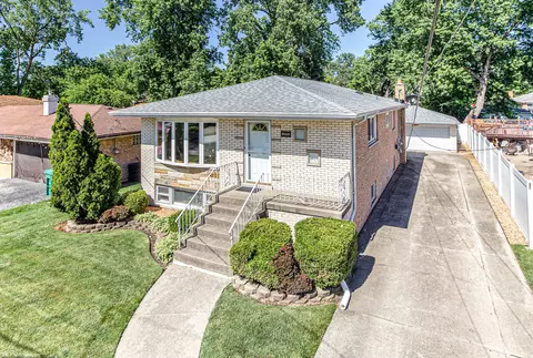 8410 Lawler Ave, Burbank, IL 60459