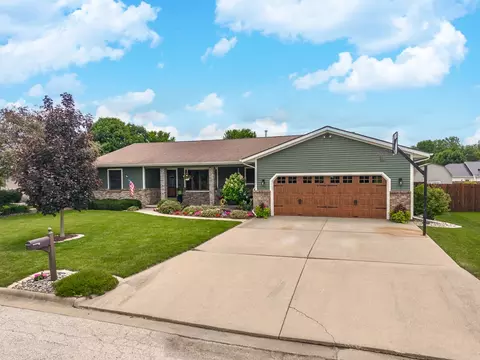 708 N Cherokee Ln, Pontiac, IL 61764