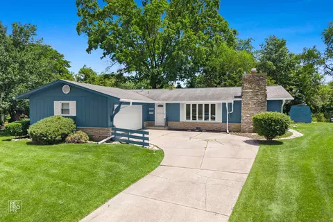 6531 Briargate Dr, Downers Grove, IL 60516