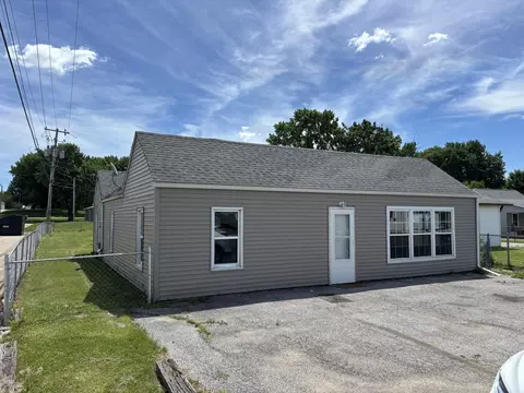 104 5th St, Colona, IL 61241