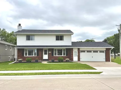116 N Century St, Walcott, IA 52773