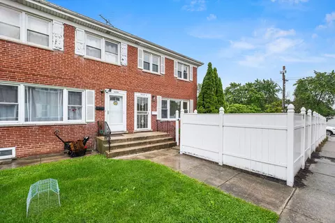 9342 Noel Ave #A, Des Plaines, IL 60016