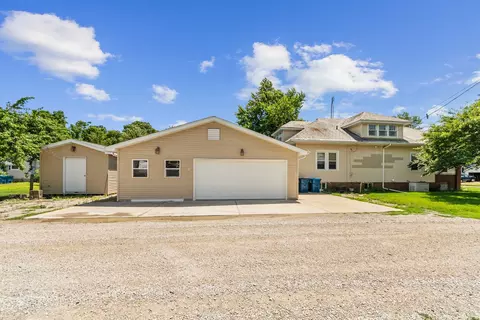 Exterior - 412 W Fifth St, Minonk, IL 61760 photo 1 of 3