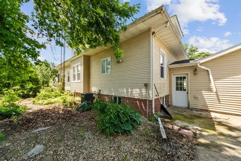 Exterior - 412 W Fifth St, Minonk, IL 61760 photo 2 of 3