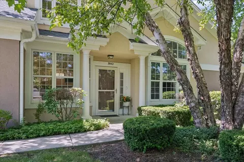 3042 Lexington Ln #3R41, Glenview, IL 60026