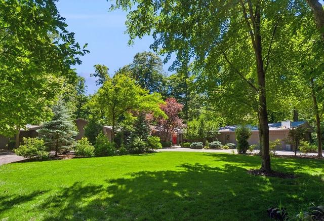 3035 Blackthorn Rd, Riverwoods, IL 60015