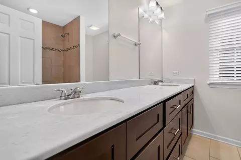 Bath - 613 Michelline Ln, Northbrook, IL 60062 photo 3 of 5