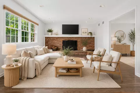 Living - 613 Michelline Ln, Northbrook, IL 60062 photo 1 of 4