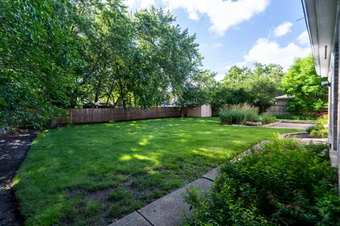 Exterior - 613 Michelline Ln, Northbrook, IL 60062 photo 2 of 4