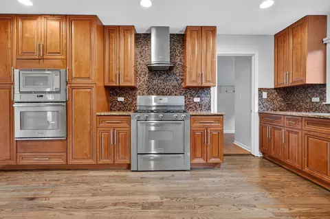 Kitchen - 613 Michelline Ln, Northbrook, IL 60062 photo 3 of 4